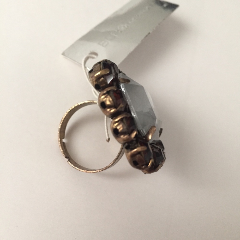 BCBGENERATION BIG COCKTAIL RING FAUX DIAMOND GOLD - Picture 4 of 6